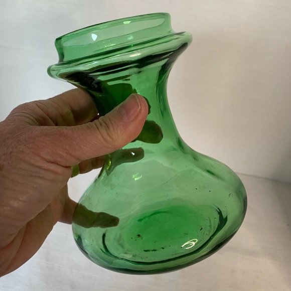 VINTAGE | Green Blown Glass Hyacinth Vase. - Picture 2 of 6